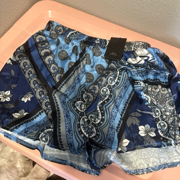 All Over Print Elastic Waist Shorts - Picture 3 of 4